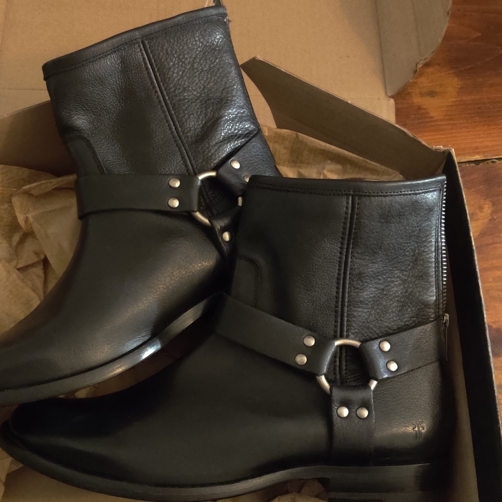 Frye Harness Boots NWT Sz 6